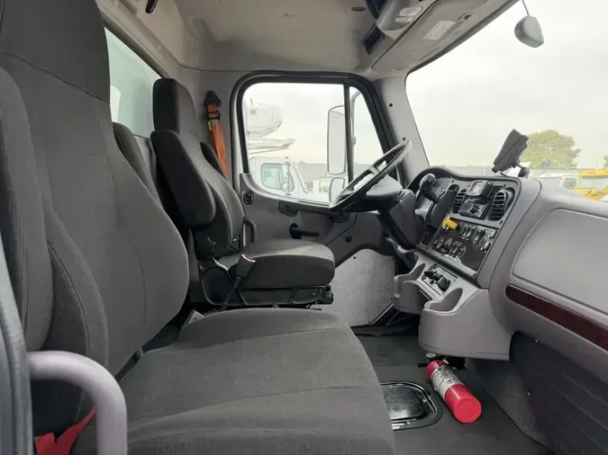 2021 FREIGHTLINER/MERCEDES M2 106