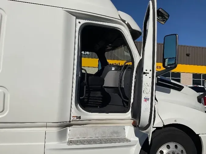 2019 Freightliner T12664ST