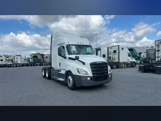 2020 Freightliner Cascadia 126