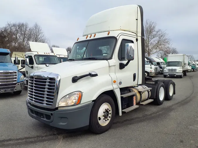 2020 FREIGHTLINER/MERCEDES CASCADIA 125671c6c3aea6f8fd3965e7cbb3e99b32d