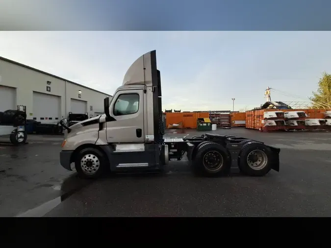 2020 Freightliner Cascadia 126