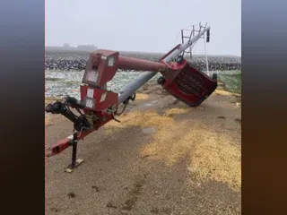 Buhler Farm King 1072