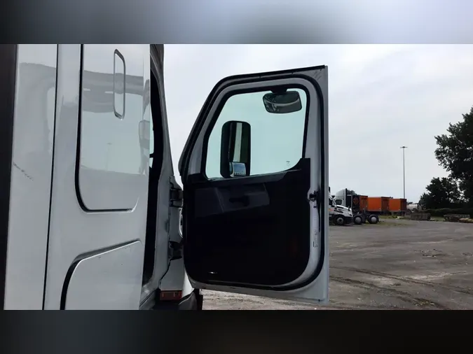 2021 Freightliner Cascadia 126