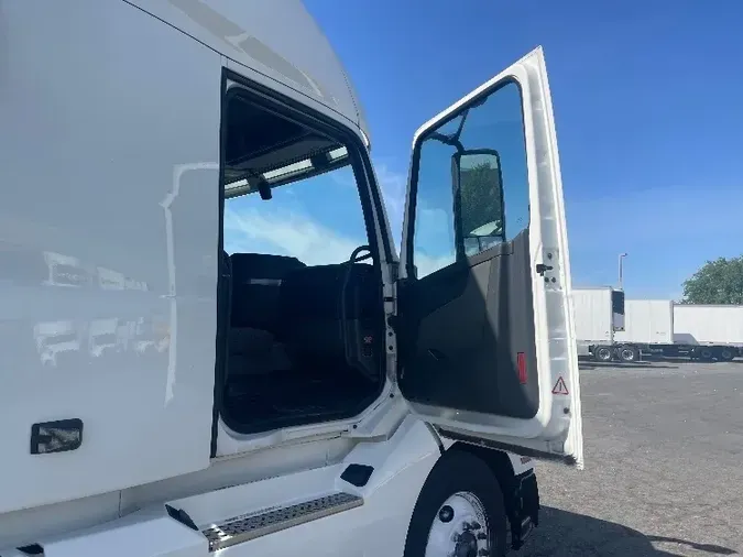 2019 Volvo VNL64760