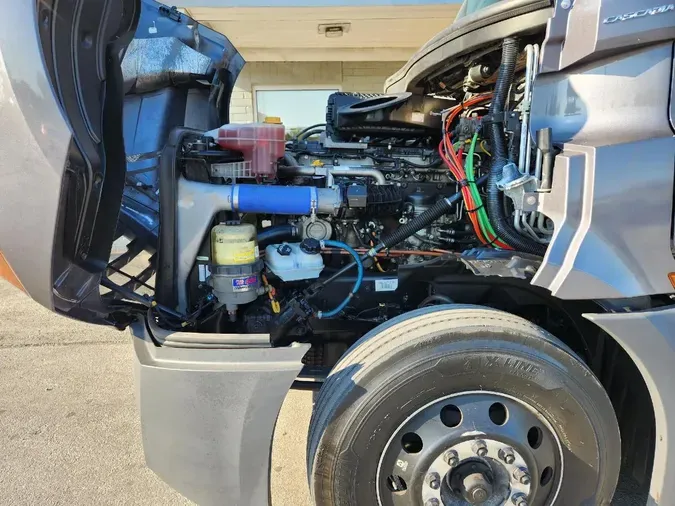 2021 FREIGHTLINER Cascadia 126