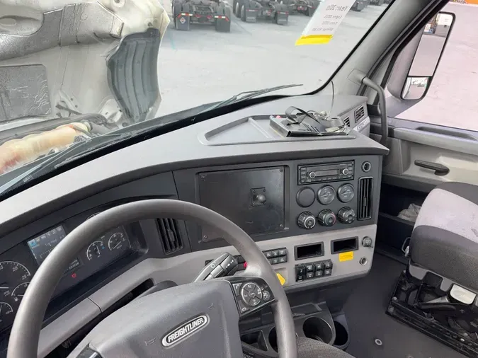 2020 Freightliner Cascadia 126