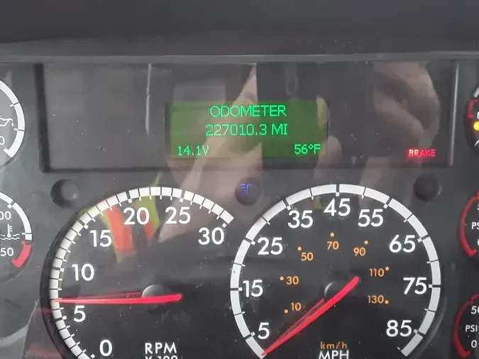 2017 FREIGHTLINER M2 106