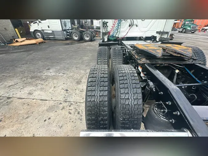 2023 Freightliner Cascadia 126