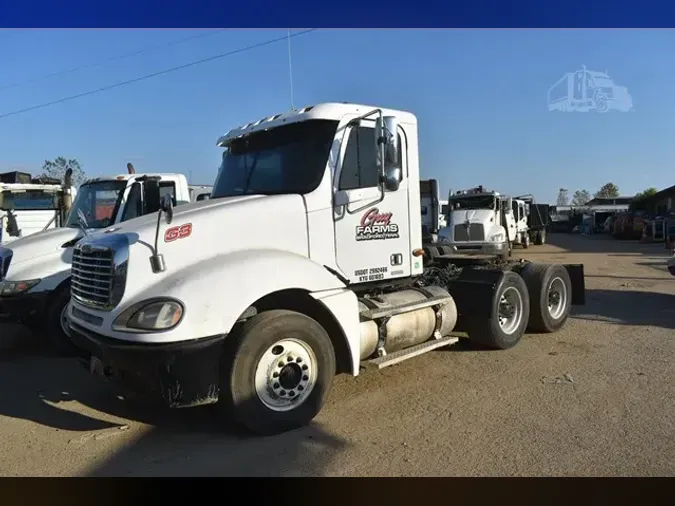 2004 FREIGHTLINER COLUMBIA 120