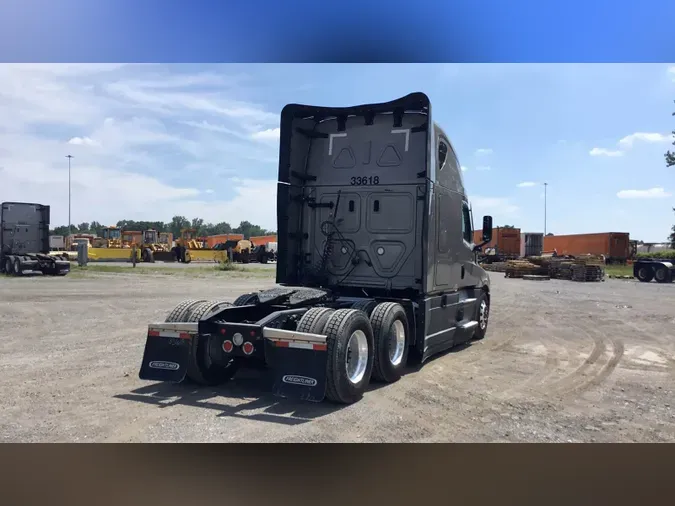 2025 Freightliner Cascadia 126