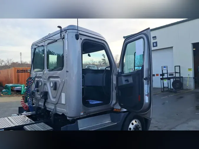 2020 Freightliner Cascadia 126