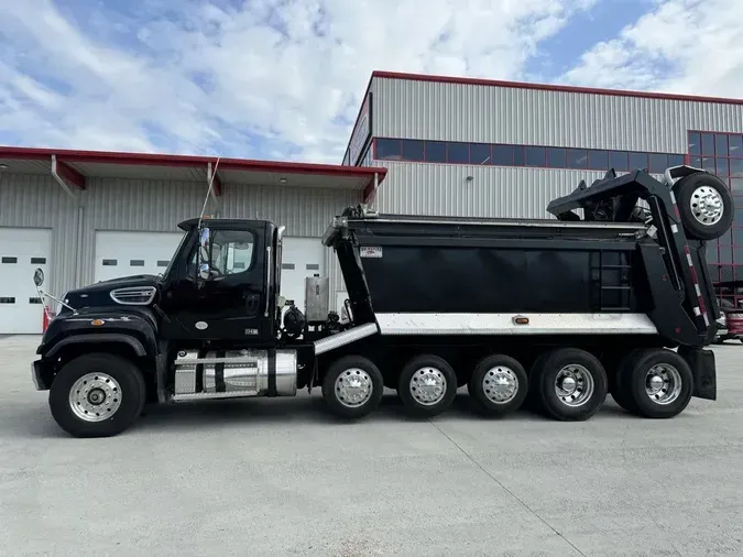 2017 Freightliner 114SD