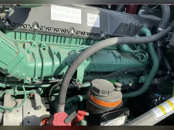 2024 VOLVO VNL64T860