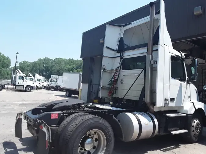 2018 VOLVO VNL42T 300