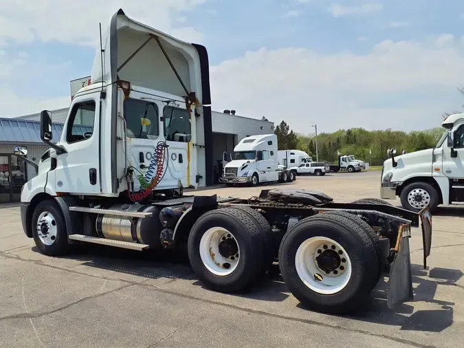 2019 FREIGHTLINER NEW CASCADIA 116