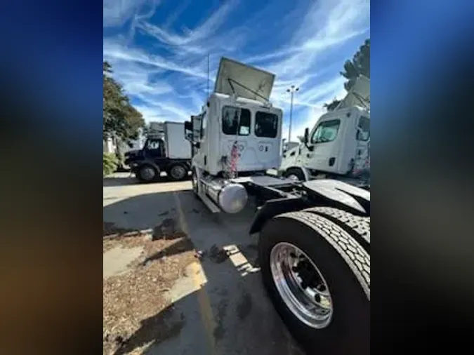 2018 FREIGHTLINER/MERCEDES CASCADIA 113