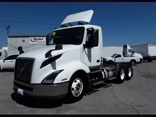 2019 VOLVO VNL64T-300