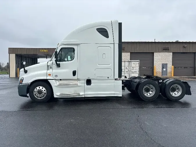 2020 Freightliner X12564ST