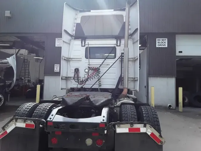 2019 VOLVO VNR42T 300