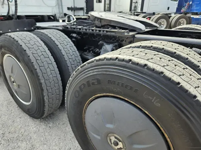 2021 FREIGHTLINER Cascadia 126