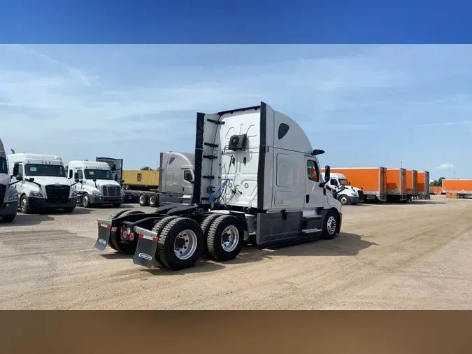2022 Freightliner Cascadia 126