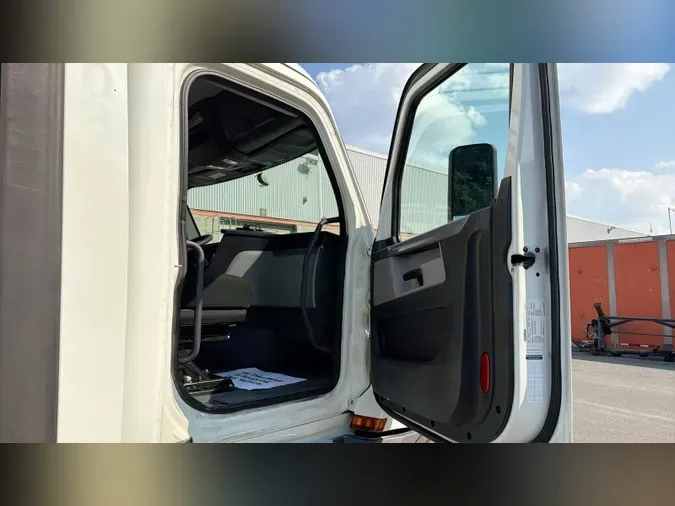 2020 Freightliner Cascadia 126