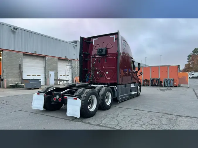 2022 Freightliner Cascadia 126
