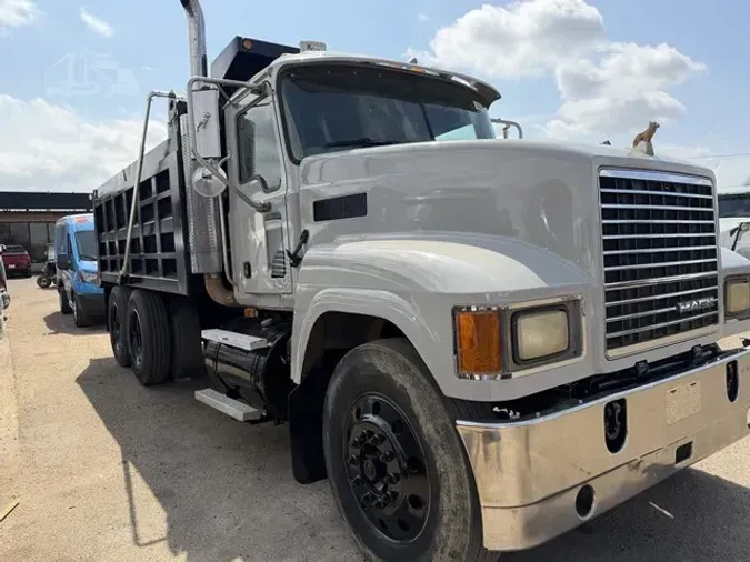 2006 MACK CHN613