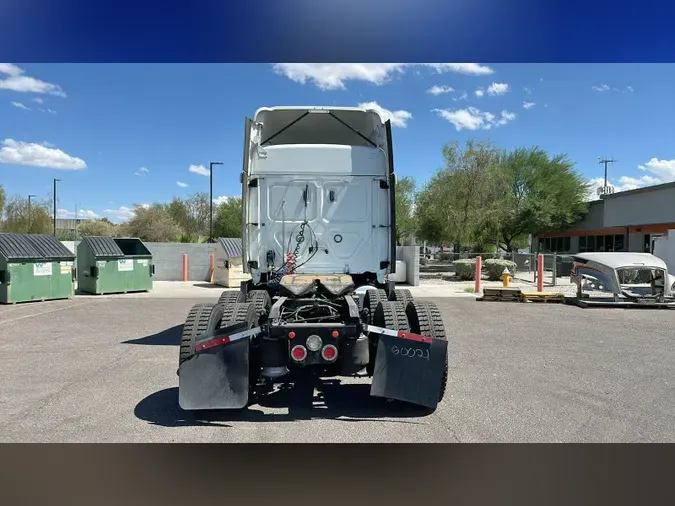 2019 Freightliner Cascadia 126