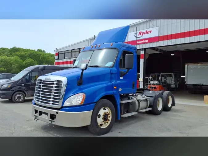 2019 FREIGHTLINER/MERCEDES CASCADIA 125675a867b9e7ba7b11adff3f32cce428c