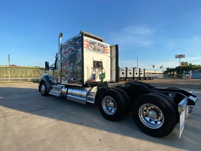 2023 Kenworth W990