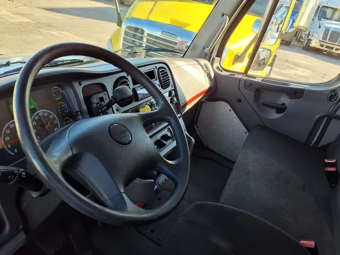 2018 FREIGHTLINER/MERCEDES M2 106