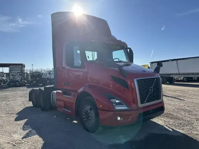 2020 VOLVO VNR64T300