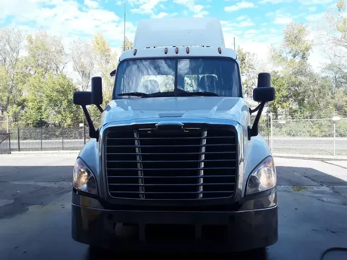 2018 FREIGHTLINER/MERCEDES CASCADIA 125676077f796283bb34c8b340494937658