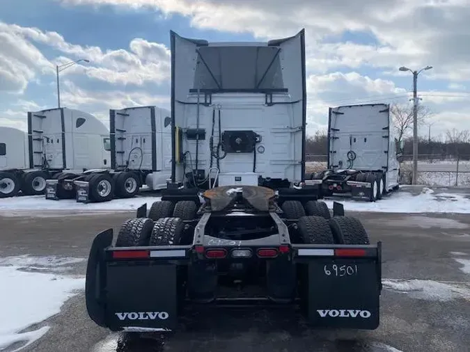 2023 Volvo VNR64T400