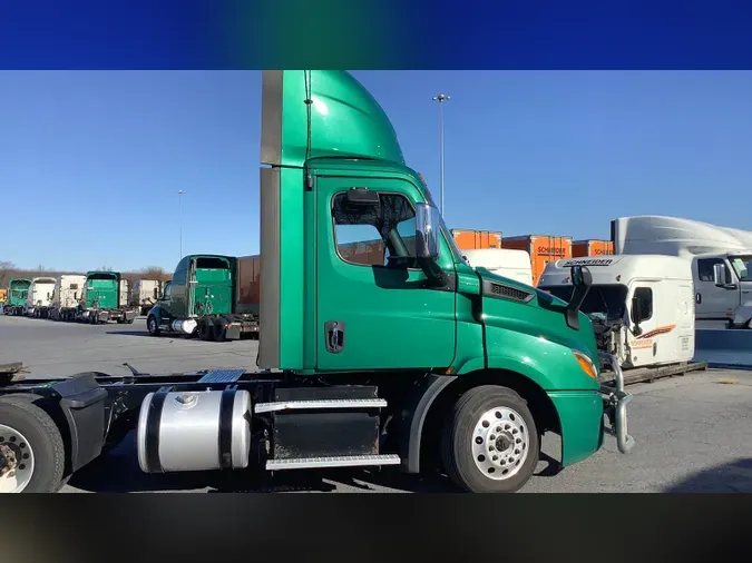 2019 Freightliner Cascadia 126