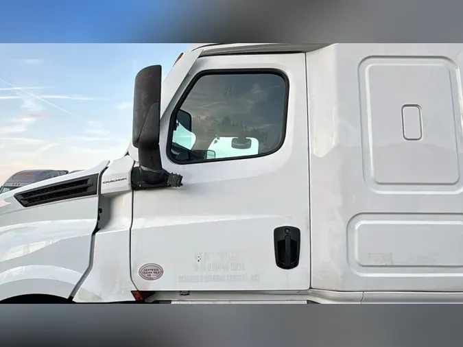 2021 Freightliner Cascadia 126