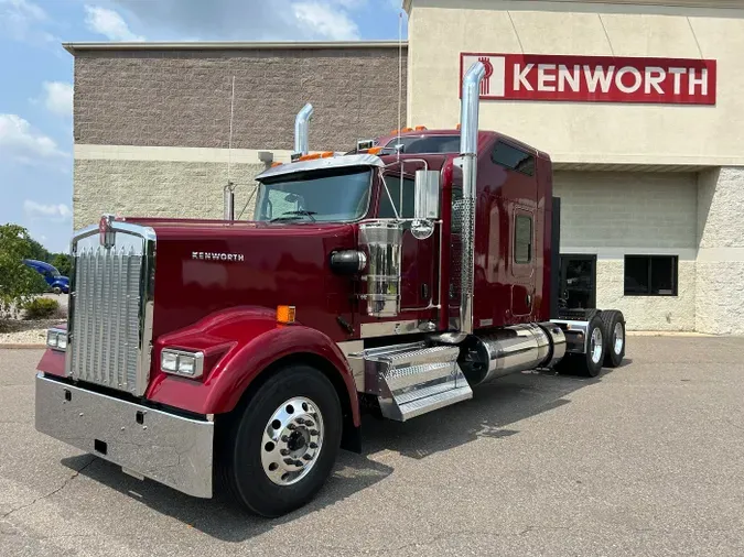 2025 Kenworth W900L