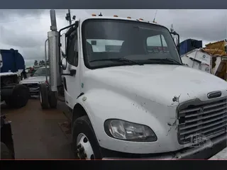 2006 FREIGHTLINER BUSINESS CLASS M2 106