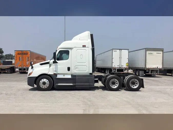2020 Freightliner Cascadia 126
