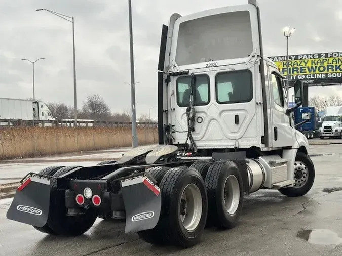 2022 FREIGHTLINER Cascadia 126