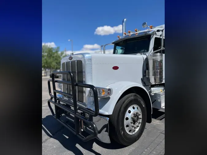2023 Peterbilt 389
