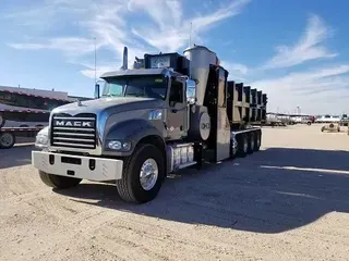 2018 MACK GU714