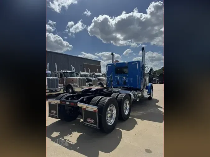 2027 PETERBILT 589