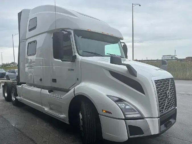 2022 VOLVO VNL64T860