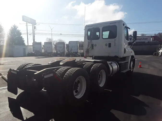 2017 FREIGHTLINER/MERCEDES CASCADIA 113