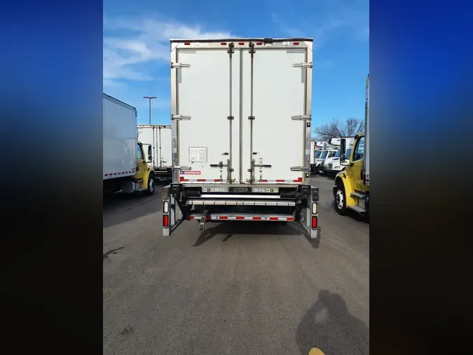 2016 FREIGHTLINER/MERCEDES M2 106