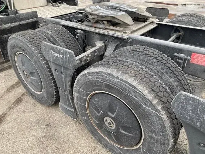 2023 Volvo VNR64T400677cea5178a386b65702bc0f6781882e