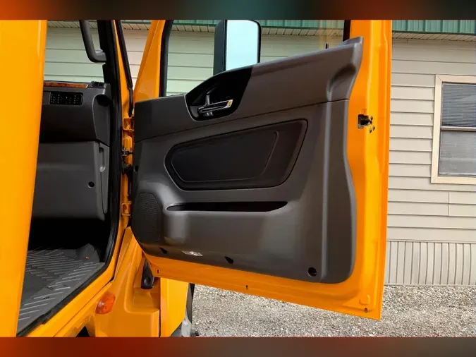 2022 INT LT625 6x4
