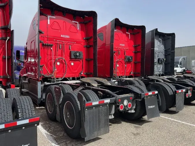2022 FREIGHTLINER Cascadia 126